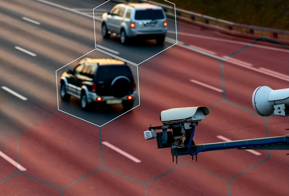 AI tracking traffic automobile camera that controls speeding cars