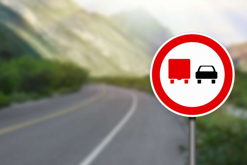 What is the Difference Between a Regulatory Sign and an Informative Sign?